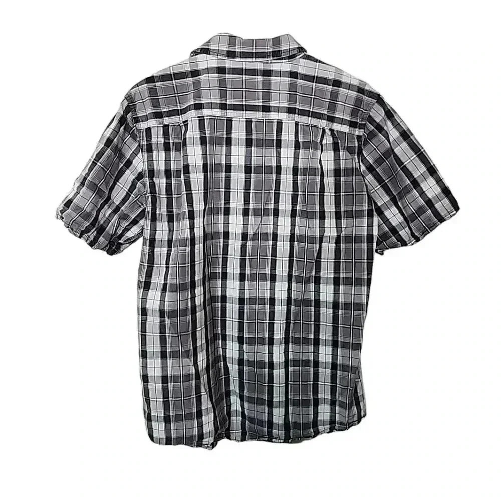 Carhartt relaxed fit plaid short sleeve Button up Shirt.  Size Medium - Picture 6 of 7